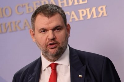 Делян Пеевски към журналисти: За пореден път заявявам, че ДПС няма да участва във властта с министри