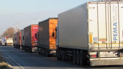Интензивен трафик на камиони на румънската граница