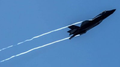 Нов удар срещу пристанищен град в Йемен