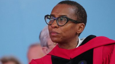 Президентът на Харвардския университет подава оставка