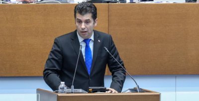 Всеки път ме е срам, когато Кирил Петков излиза на трибуната на НС
