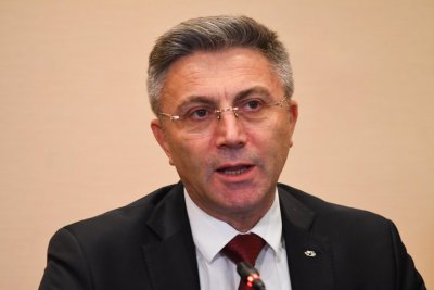 Мустафа Карадайъ изпълзя от дупката си и заплаши, че ще съди всички разпростанявали "лъжи и манипулации" за оставката му