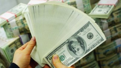 Не дръжте спестяванията си в американски долари