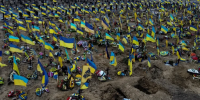 Средностатистическият украински войник е на 43 години. Как те могат да държат Путин далеч?