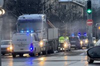 Товарен камион блъсна и уби пешеходец на възлово кръстовище в София (СНИМКИ)