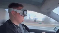НОВА МОДА: Шофьори карат колите си с очилата на Apple - Vision Pro (ВИДЕО)