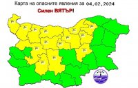 Обявиха жълт код за силен вятър в половин България в неделя