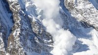 Откриха мъртъв затрупания от лавина в Боровец