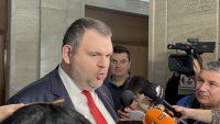 ЖЕСТОКИЯТ ЕКШЪН В НС ПРОДЪЛЖАВА: Пеевски призова Христо Иванов на очна ставка пред медиите и го нарече лъжец! (ВИДЕО)