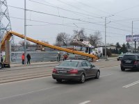 ЧИСТ КЪСМЕТ! Кран падна между две коли при "Червено знаме" в София