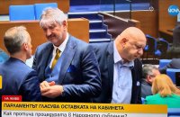 НЕНАЯДЕ СЕ! Красен Кралев не спря да дъвче в пленарна зала (ВИДЕО)