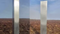 Мистериозен монолит се появи на планински връх в Уелс (СНИМКИ)