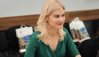 САМО В MEDIAMALL: Министър на туризма крие от обществото милионите платени за реклама