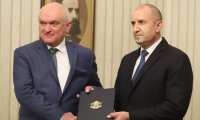 Министри в оставка гледат към служебния кабинет