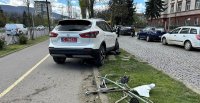 Дипломатически автомобили се заби в ограда пред Софийския районен съд
