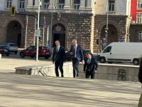 Групата на &ldquo;Възраждане&rdquo; пристигна на консултации при президента