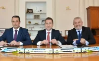 Министър Гвоздейков договаря мегапоръчката за закупуване на 35 нови мотриси