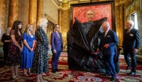 Първият официално рисуван портрет на крал Чарлз III бе открит в Бъкингамския дворец (СНИМКИ+ВИДЕО)