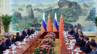 &bdquo;Цветята не трябва да отвличат вниманието&ldquo;: флористи за дизайна на руско-китайските преговори