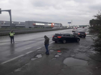 САМО В MEDIAMALL: Извънредно! Паднал електрически кабел блокира АМ &bdquo;Тракия&ldquo; на изхода на София за Пловдив (СНИМКИ)
