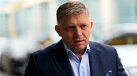 Състоянието на словашкия премиер Роберт Фицо остава тежко