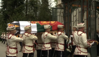 НА ЖИВО: Тленните останки на цар Фердинанд са в двореца "Врана"
