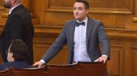 Мъникът с папийонката Божанков се оказа лихвар и скрабаджия