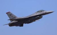 Украински пилоти са завършили обучение за летене на изтребители F-16 в САЩ
