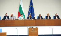 Новото ръководство на Народното събрание &ndash; от пълни аматьори до опитни парламентаристи