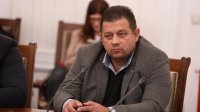 САМО В MEDIAMALL: "Величието" Марков нахлу в парламента без да e положил клетва