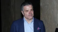 ШОУ! Брендо щъка по баровски халат из затвора!