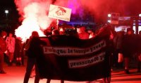 ПРОТЕСТ ВЪВ ФРАНЦИЯ: Хиляди протестираха срещу възхода на десницата (СНИМКИ + ВИДЕО)
