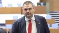 Делян Пеевски насмете Радев: Вместо да лети, да вземе да кацне и да даде мандата