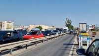 Три километра опашка от автомобили на ГКПП "Кулата"