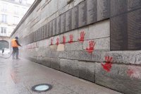 ДАНС задържа двама българи за оскверняване на Мемориала на Холокоста в Париж