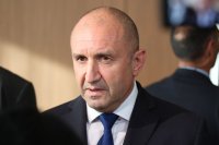 Президентът Радев призова служебния премиер Главчев да спазва Конституцията