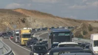 СЛЕД КАТАСТРОФА! Километрично задръстване на "Струма"