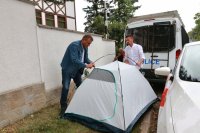 Привържениците на Доган разпънаха палатки край оградата на имота в "Бояна" в знак на подкрепа