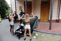 ТИПИЧНО! Украинки цъфнаха голи в знак на протест! (ВИДЕО И СНИМКИ)