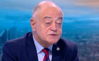 Уважаеми фенове на ДБ, да не си мислите, че на това нещо му пука за политиката?!