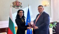 Посланичката на Украйна у нас връчи на Делян Пеевски медал за особени заслуги към украинския народ