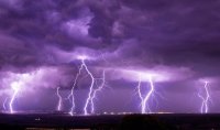 ИЗВЪНРЕДНО! Мощна буря със силни дъждове удря до часове Северна Гърция и районите на Олимпийската Ривиера и Халкидики