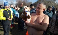 ДА ПЛАЧЕМ ИЛИ ДА СЕ СМЕЕМ? На Благовещение и в деня на рождението на Христо Ботев, военен извади кръста в Плевен и го посвети на кучето си Джино