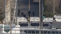 Искат да арестуват Юн Сук-йол, който се е барикадирал