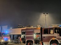 Пожар в заведение в &bdquo;Студентски град&ldquo;: Евакуираха посетители, няма пострадали
