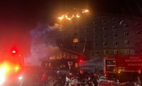 Пожар в хотел в турски скикурорт отне живота на 10 души и рани 32-ма