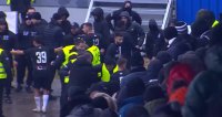 Бой и хаос на &ldquo;Лаута&rdquo;: Фен удари делегат, Локомотив (Пд) е заплашен от наказание (ВИДЕО)