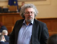 &ldquo;Алкохолното петно&rdquo; отново нападна &ldquo;Пропутинските мижитурки&rdquo; в парламента