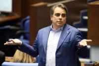 Бюджетен дебат: Асен Василев срещу МФ заради закупуването на самолет и хеликоптер