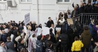 Разследващите органи изземват документи от сградата на Община Кочани